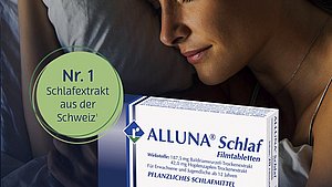 Hier sieht man ALLUNA Schlaf mit einer müden Frau im Hintergrund.