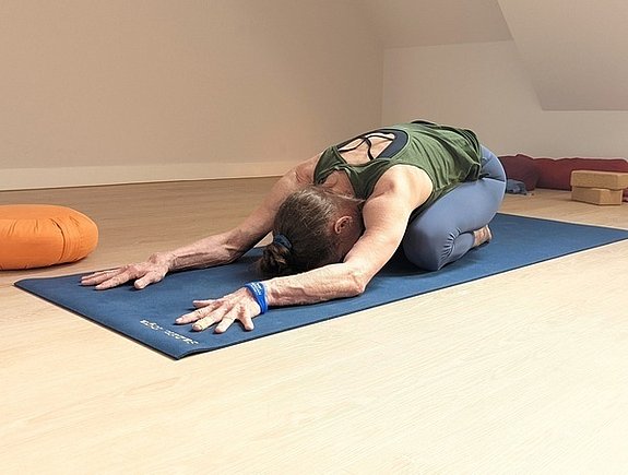 Yoga bei Schlafstörungen: Kindsposition Ruheposition